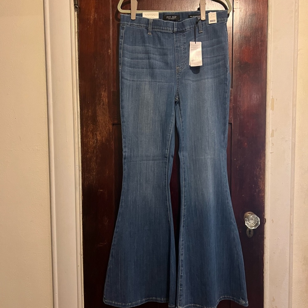 Brand NEW Judy Blue Pull-On Meduim Wash High Waisted Super Flare Denim Jeans